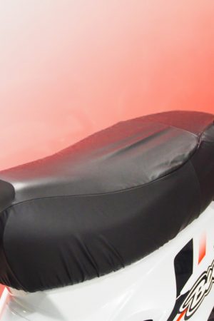 Coprisella-similpelle-elasticizzato-corto